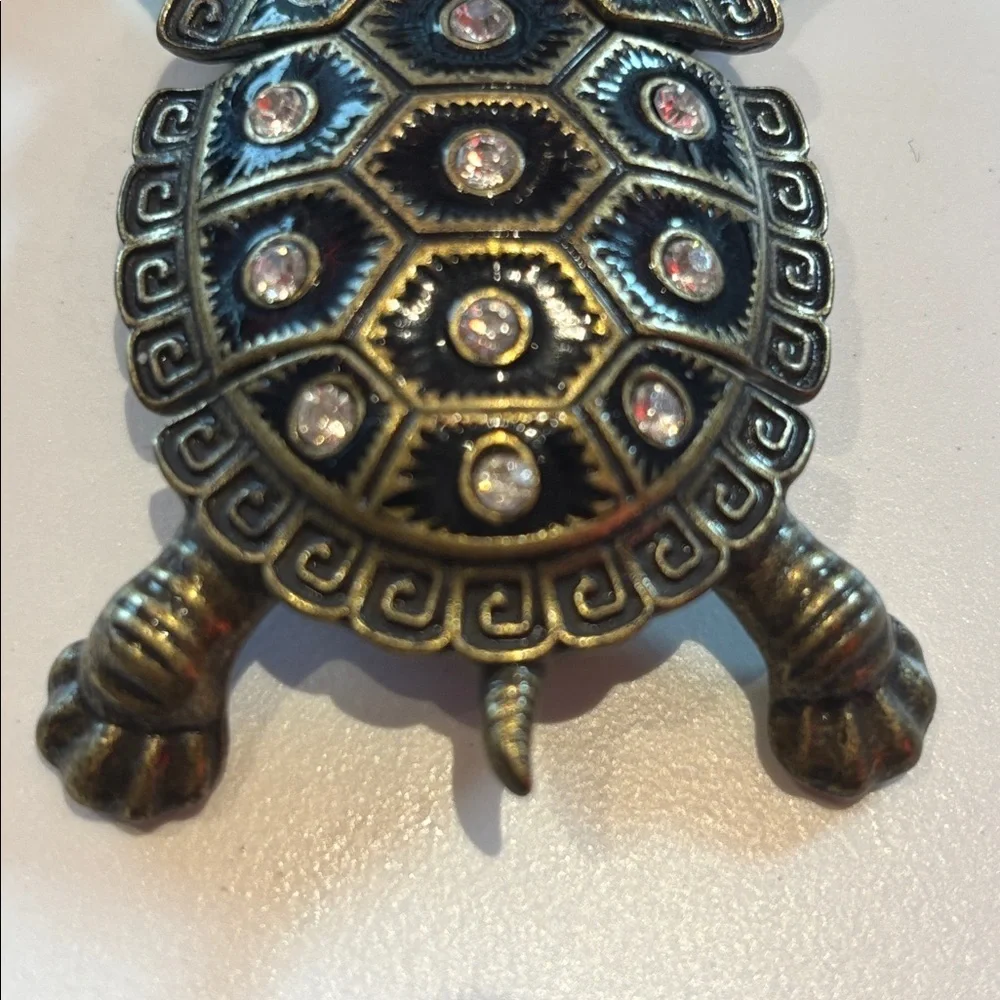TURTLE NECKLACE EMBELLISHED WITH RHINESTONES LOOKS LIKE BRASS NO MARKINGS